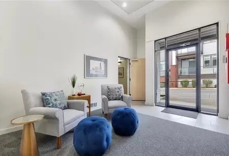 Lobby - 504 Holly Dr