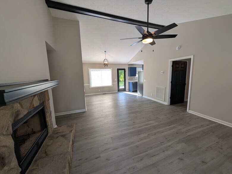Building Photo - 4920 Peppertree Dr