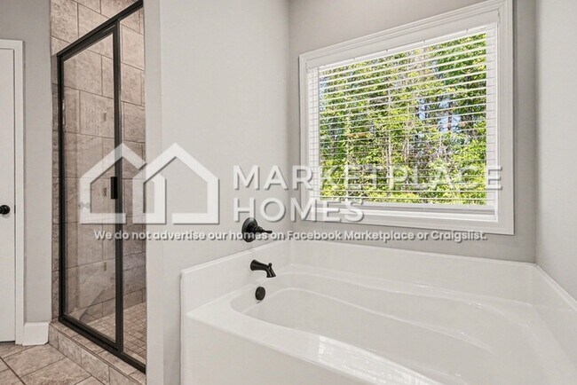 Building Photo - 110 Hawthorn Ln