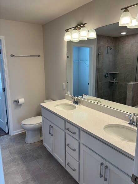 Building Photo - 1502 Salt Springs Dr