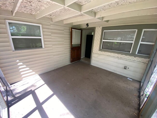Building Photo - 10415 Gloria St