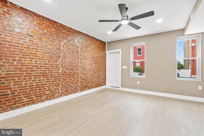 Primary Photo - 2028 W Oxford St