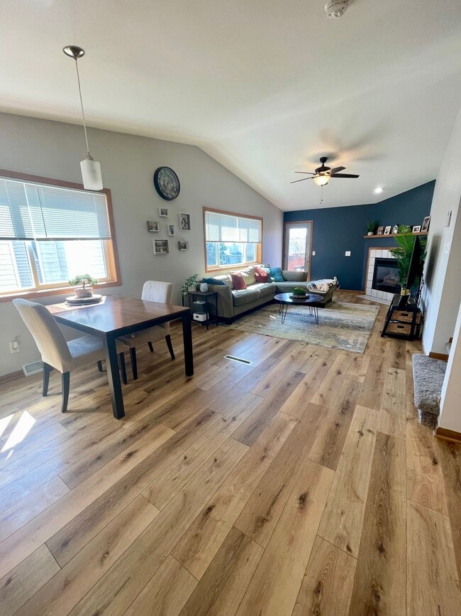 Building Photo - 3018 Maple Valley Dr