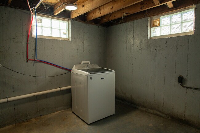 Building Photo - 3668-3674 Karwin Dr