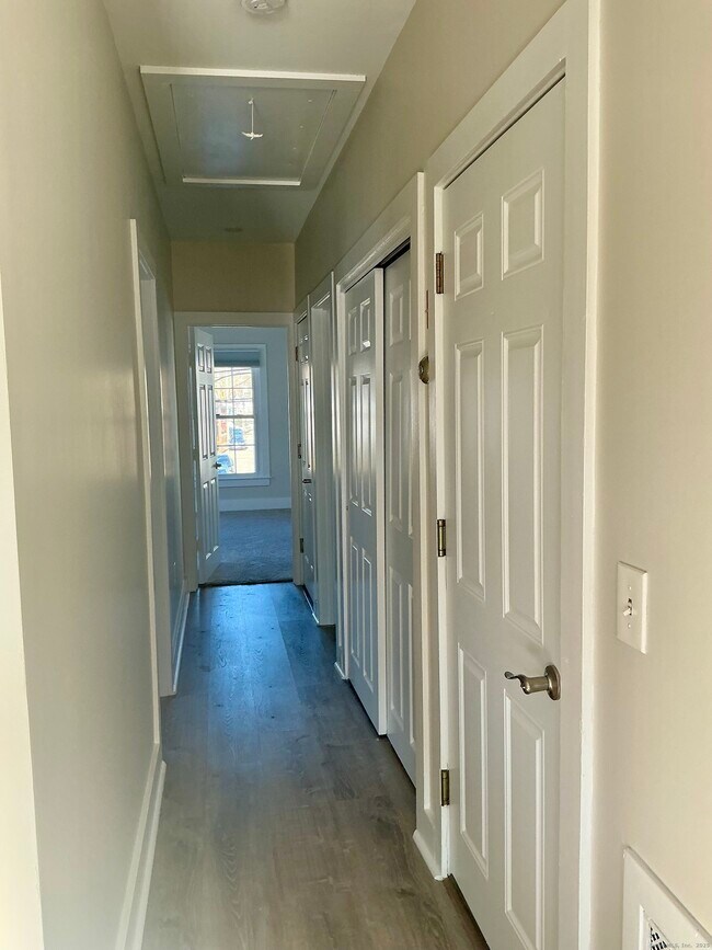 Building Photo - 17 Willow St