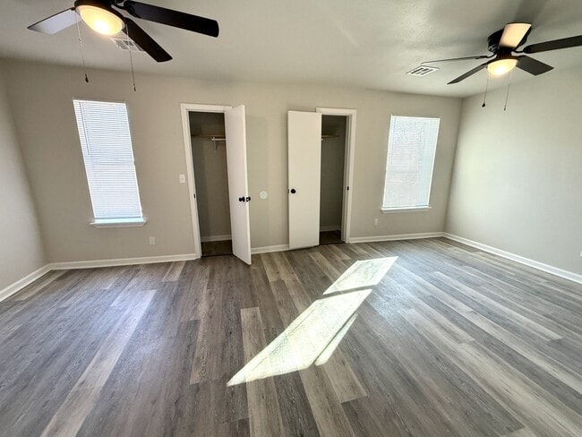 Building Photo - 312 M St NE