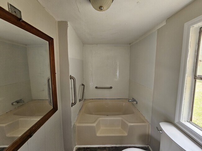 Building Photo - 539 Tindal Rd