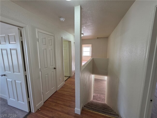 Building Photo - 1590 Mustang Dr