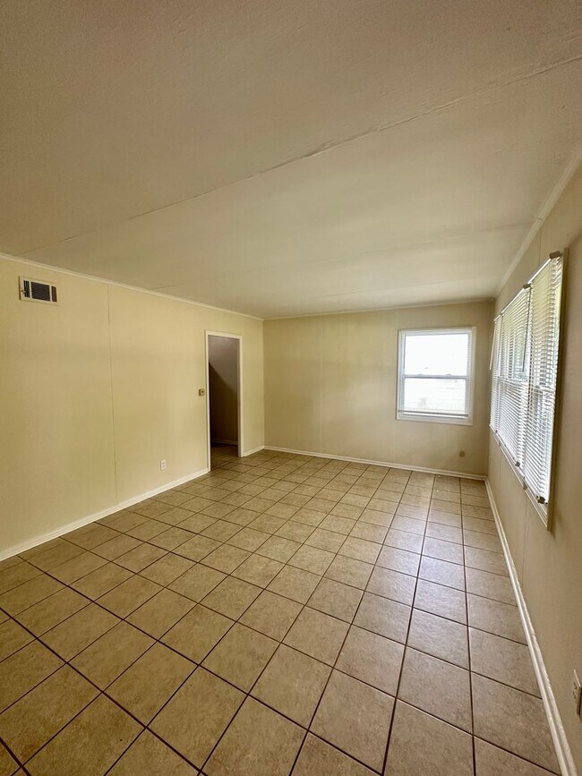 Building Photo - 320 Mockingbird Ln
