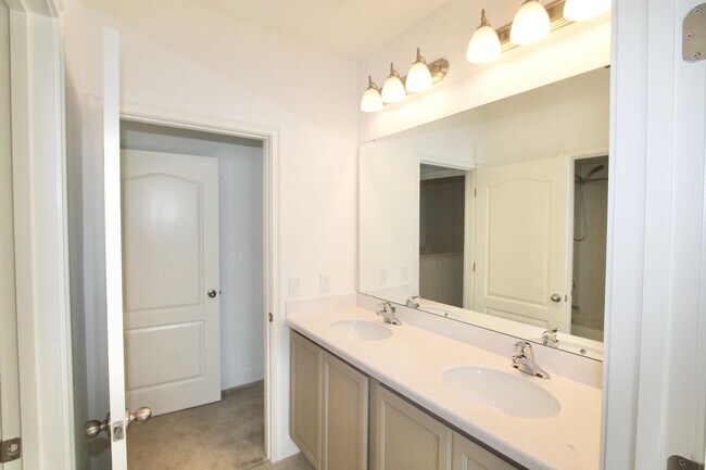 Building Photo - Apopka-Sweetwater Country Club - 3 Bedroom...