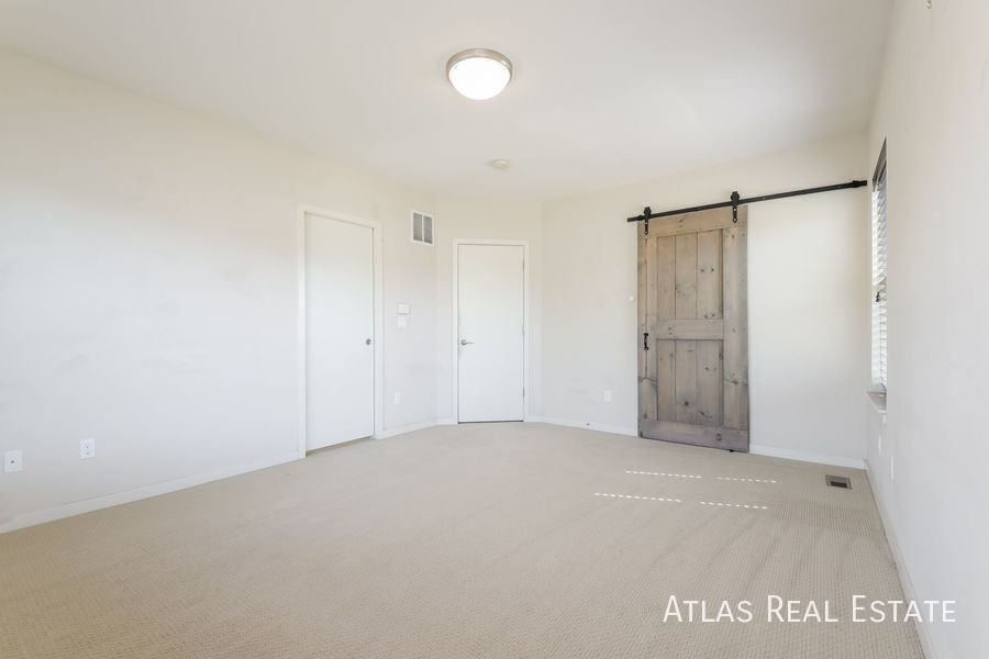 Building Photo - 3359 Mariposa St