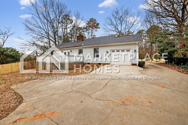 Building Photo - 1119 Roper Mountain Rd