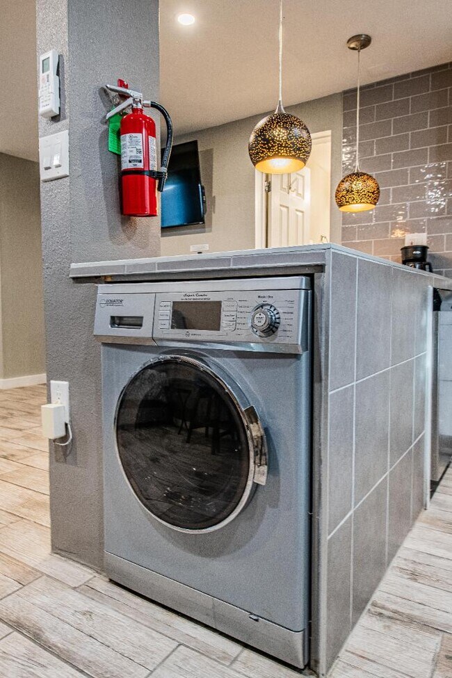 Building Photo - 704 Pacific Ave SW