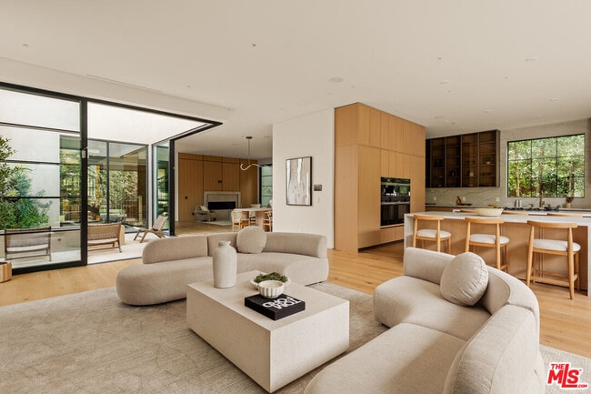 Building Photo - 11937 Addison St