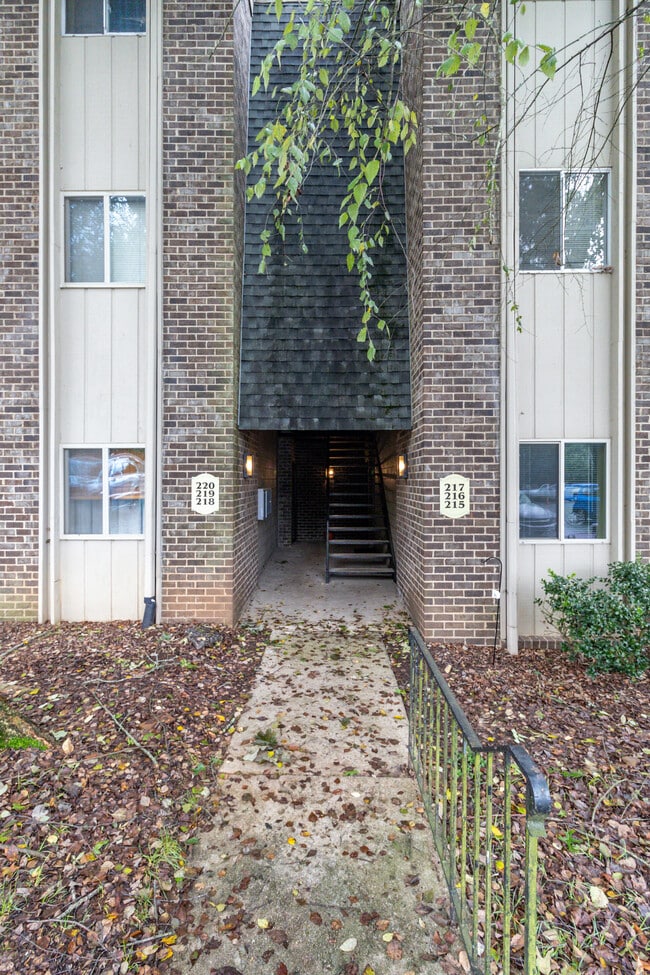 Building Photo - 3636 Taliluna Ave