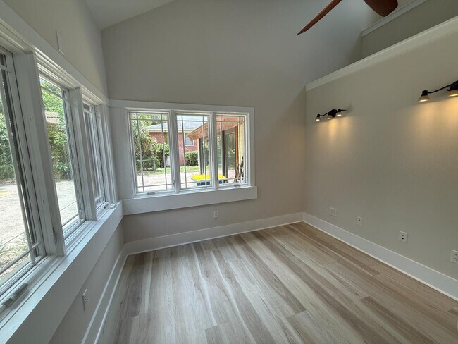 Building Photo - 5432 Grove Ave