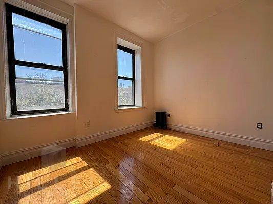Building Photo - 3 bedroom in ASTORIA NY 11105