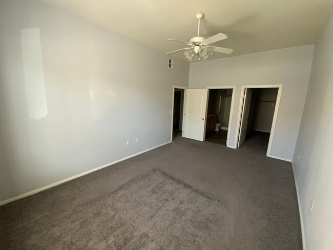 Building Photo - N.W. GATED COZY CONDO W/ COMMUNITY POOL AND SPA