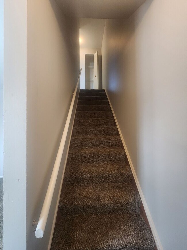 Building Photo - Spacious 2-Bedroom Townhome – Move-In Ready!