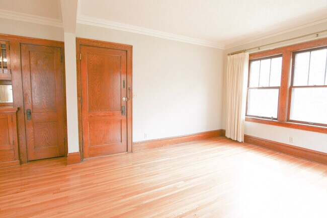 Building Photo - 1605 Charles Ave