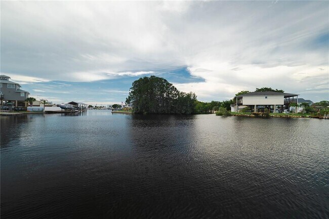 Building Photo - 6617 Harbor Dr