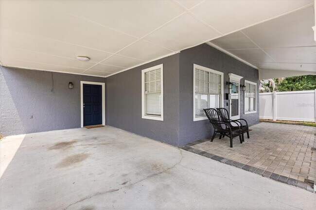 Building Photo - 742 N Westmoreland Dr