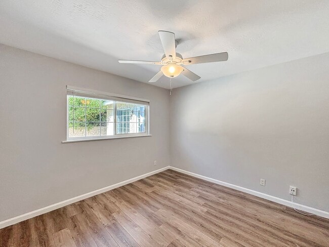 Building Photo - Gorgeous 3B/2BA House in Paradise Hills W/...