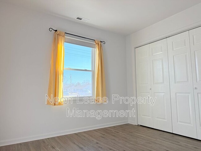 Building Photo - 400 Franklin St