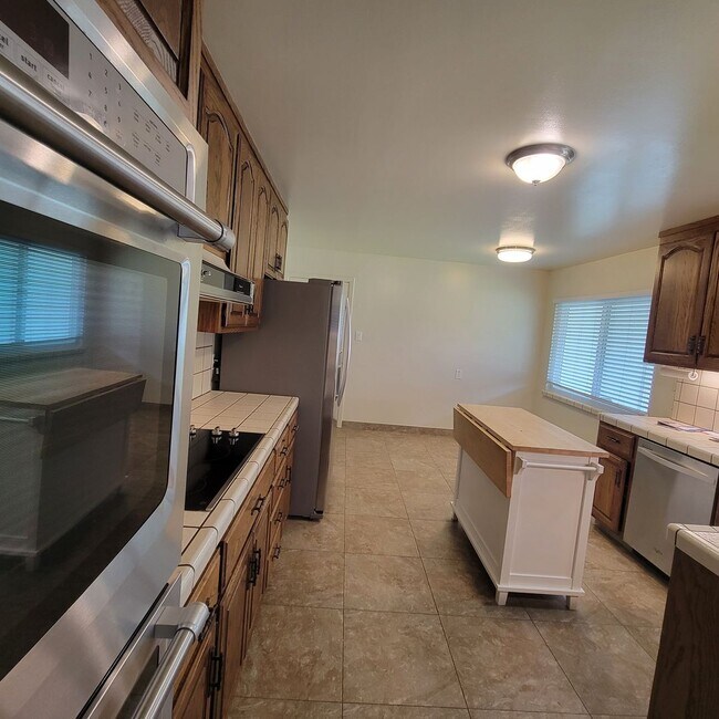 Building Photo - Well-Maintained Redwood City Home with Bonus Room & Private Yard