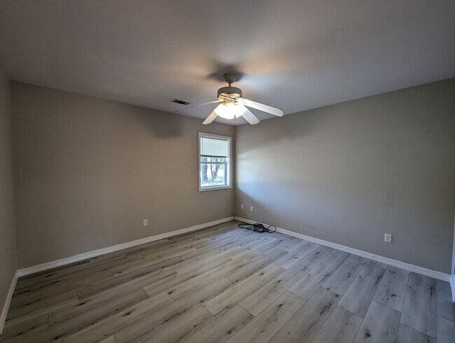 Building Photo - 642 Scoggins Rd