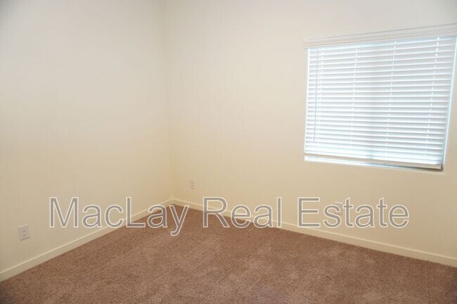 Building Photo - 680 N Crowned Dove Trail