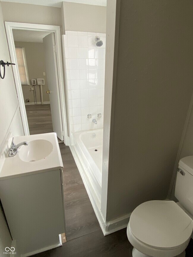 Building Photo - 2373 N Oxford St