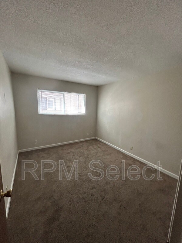 Building Photo - 1320 Kenwal Rd