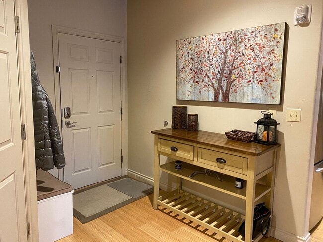 Building Photo - Fully furnished rental in downtown Anchorage