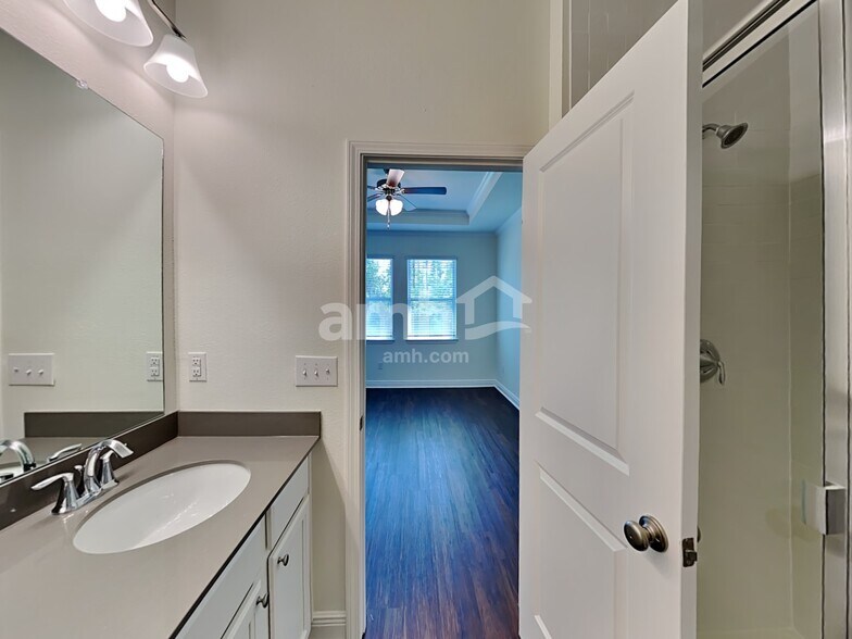Building Photo - 20506 Calla Lily Dr