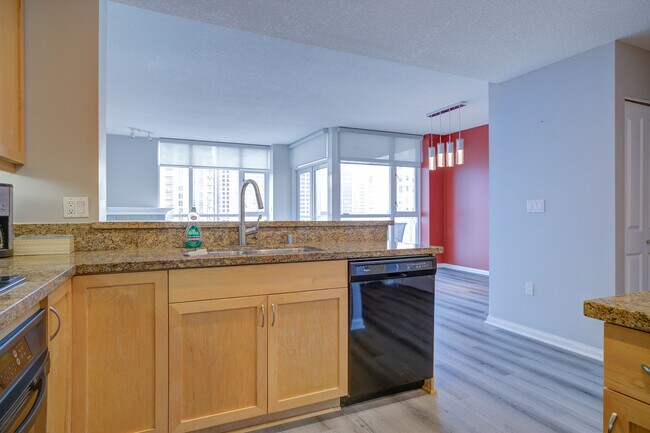 Building Photo - 850 Beech St