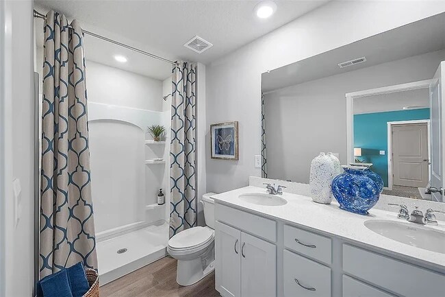 Building Photo - 305 Juniper Dr