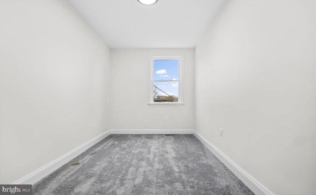 Building Photo - 54 Burkshire Rd