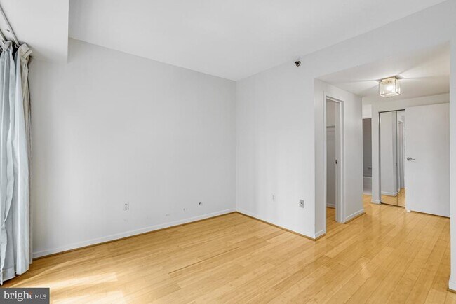 Building Photo - 1530 Key Blvd