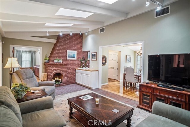 Building Photo - 10419 Bloomfield St