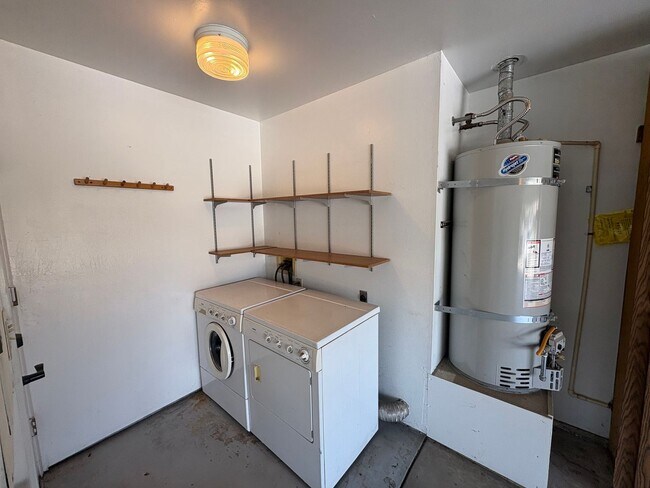 Building Photo - NW Visalia Home coming soon!