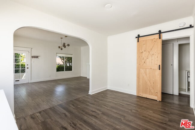 Building Photo - 1553 N Stanley Ave