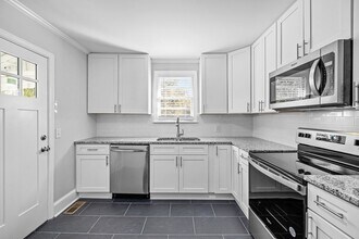 Building Photo - Available Early August! - Charming 2-Bedro...