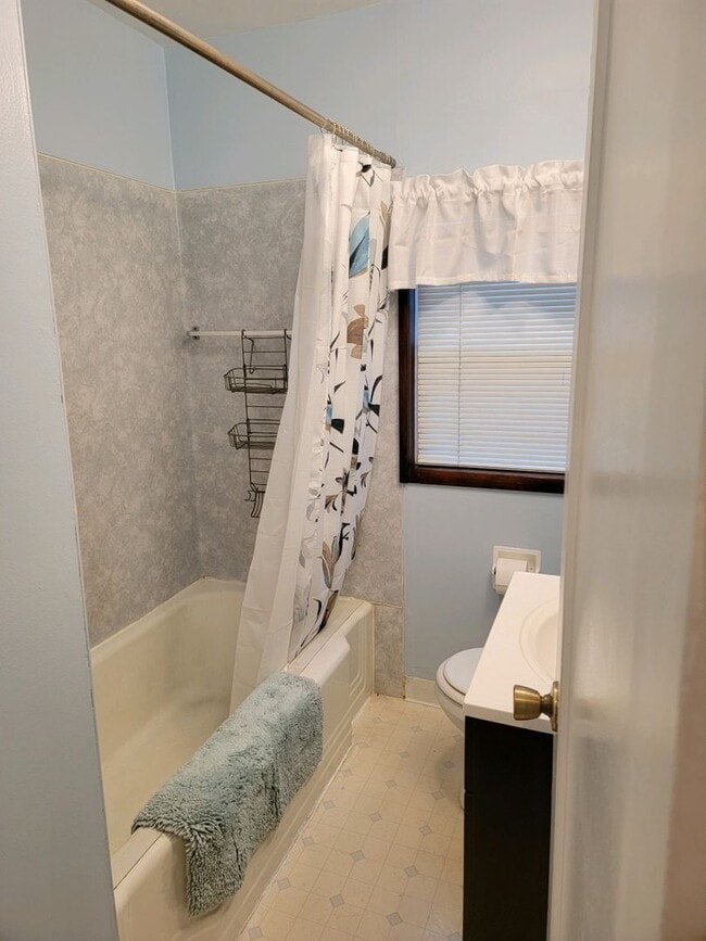 Building Photo - 3 Bedroom, 1 bath S Tacoma Home!