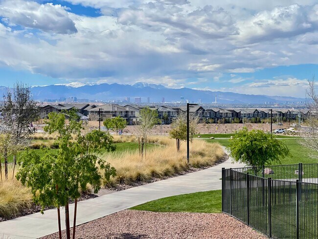 Building Photo - 3 BED 2.5 BATH 2 CAR GARAGE TOWNHOME FOR RENT IN CADENCE MASTER PLANNED COMMUNITY