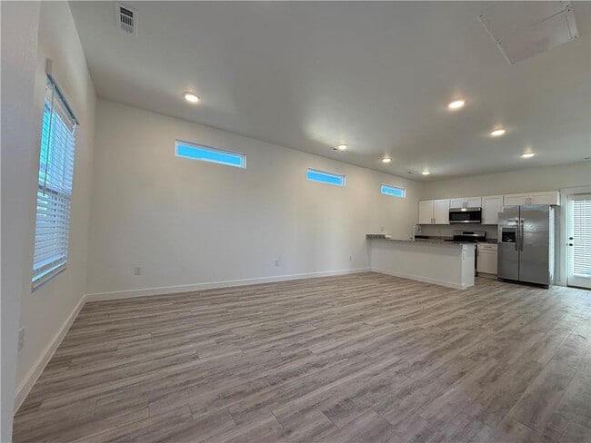 Building Photo - 1051 States Ave