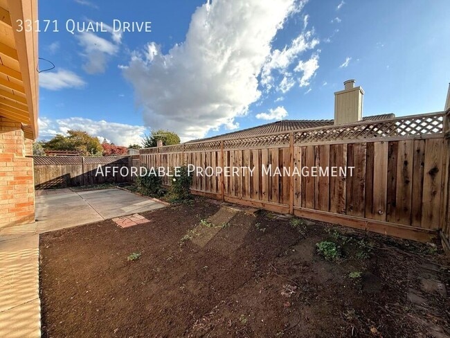 Building Photo - 33171 Quail Dr