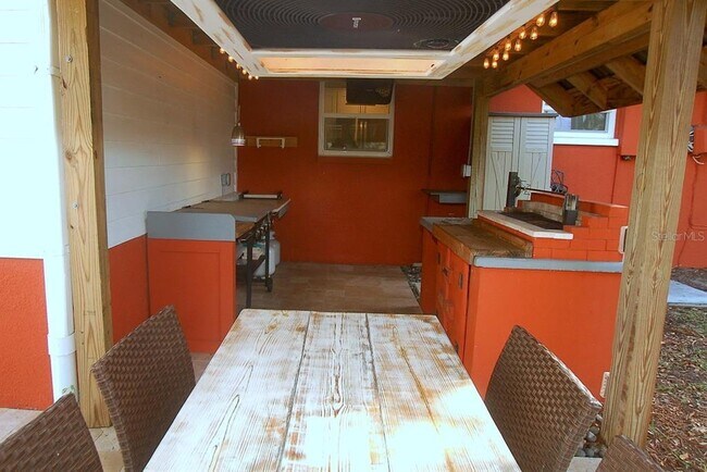 Building Photo - 468 Limewood Ave