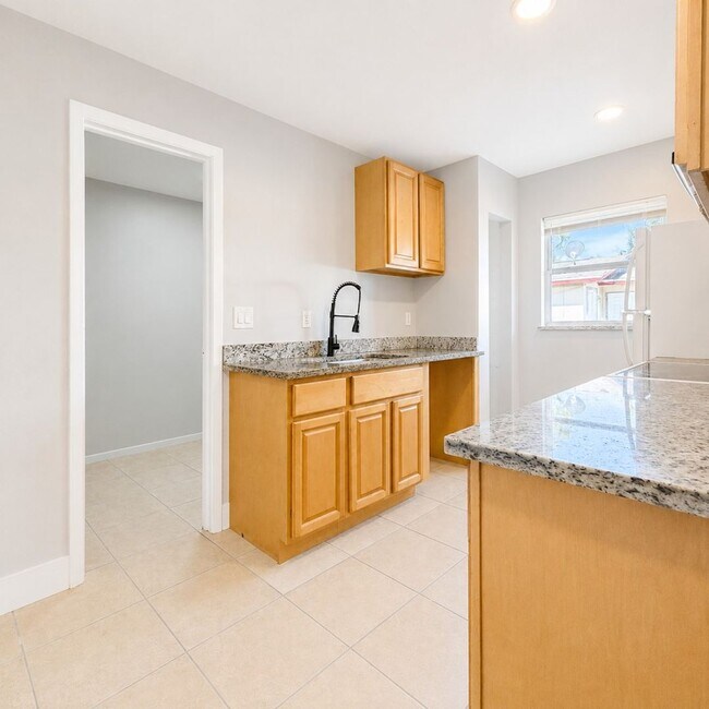 Building Photo - 1570/1572 CYPRESS DR