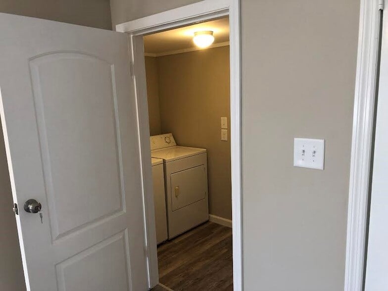 Master Suite Laundry Room - 5883 Core Point Rd